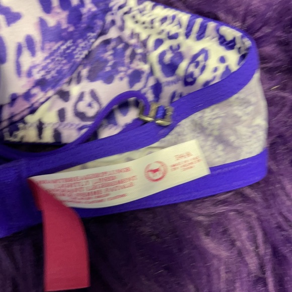 Victoria Bras sizes 34A-34B - Picture 9 of 9